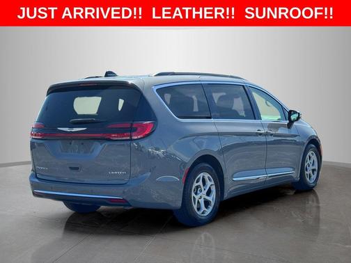 Ceramic Gray Clearcoat 2023 Chrysler Pacifica Limited