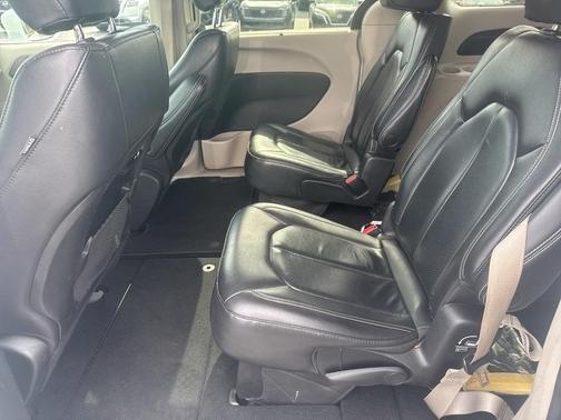 2022 Chrysler Pacifica Touring-L