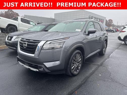 2022 Nissan Pathfinder SL