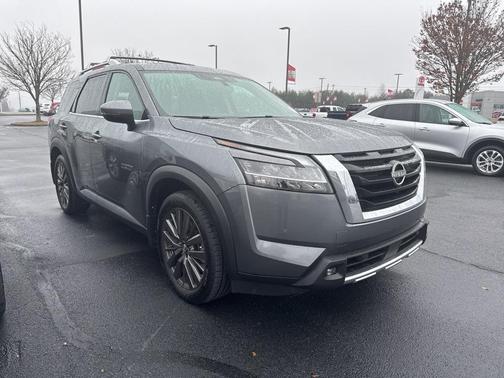 2022 Nissan Pathfinder SL