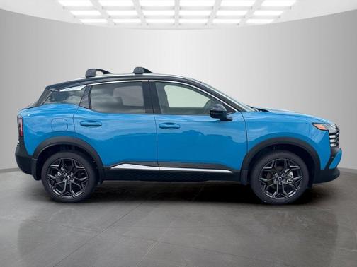 2t Ice Blk Roof 2026 Nissan Kicks SR