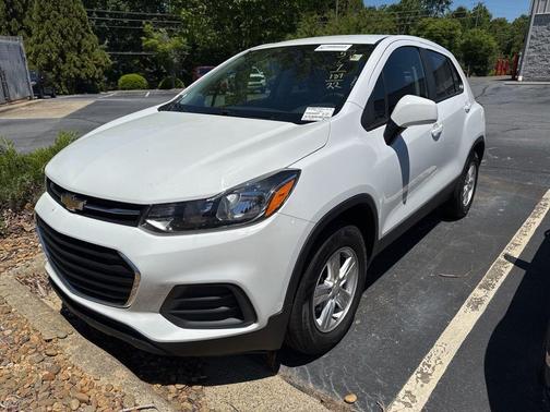 Summit White 2022 Chevrolet Trax LS