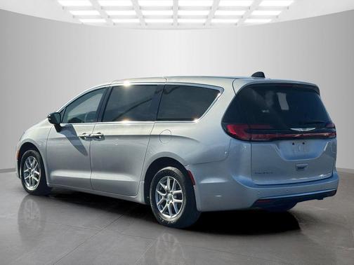 2024 Chrysler Pacifica Touring-L