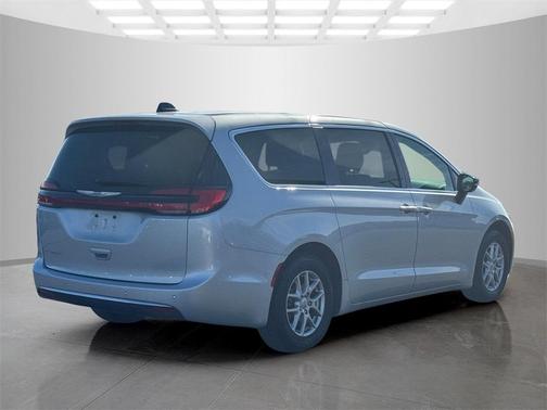 2024 Chrysler Pacifica Touring-L