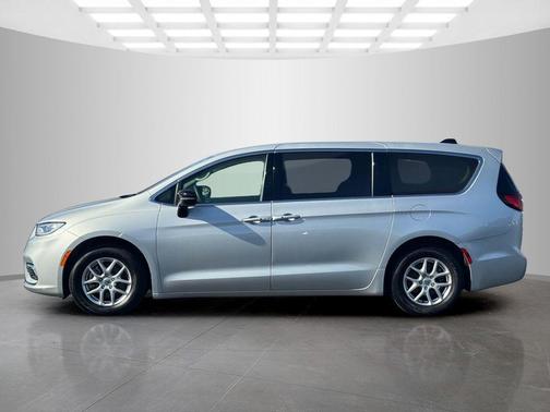 2024 Chrysler Pacifica Touring-L