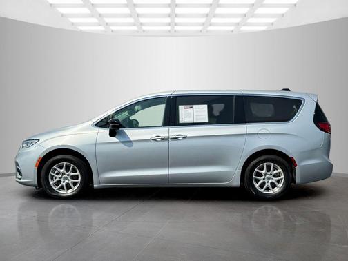 2024 Chrysler Pacifica Touring-L