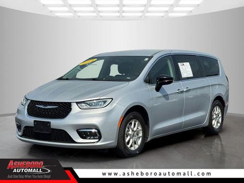 2024 Chrysler Pacifica Touring-L