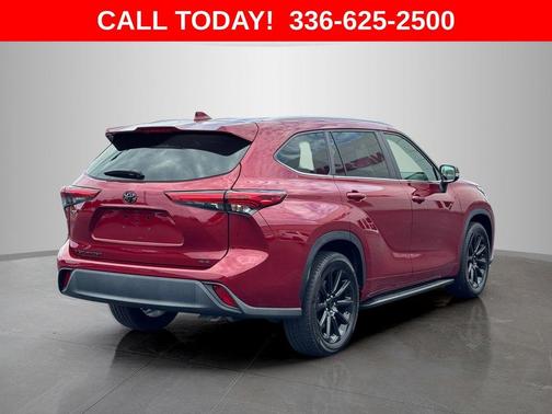 Pearl 2023 Toyota Highlander XLE