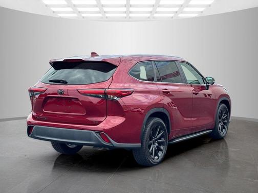 Pearl 2023 Toyota Highlander XLE
