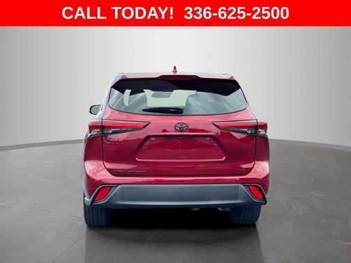 Pearl 2023 Toyota Highlander XLE