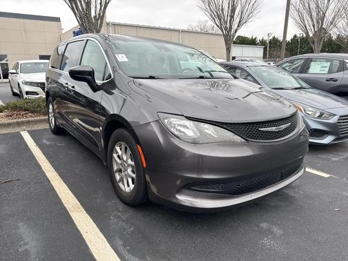 2023 Chrysler Voyager LX