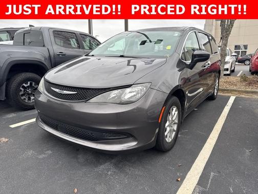 2023 Chrysler Voyager LX