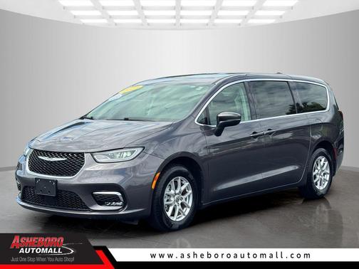 Granite Crystal Clearcoat Metallic 2023 Chrysler Pacifica Touring-L