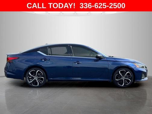 Deep Blue Pearl 2023 Nissan Altima 2.5 SR
