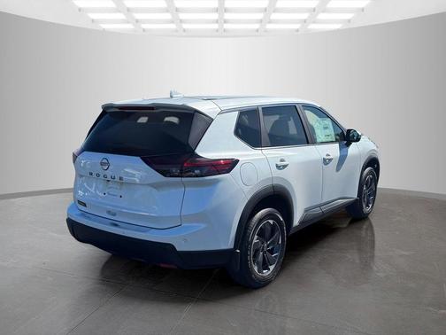 Everest White P 2026 Nissan Rogue SV