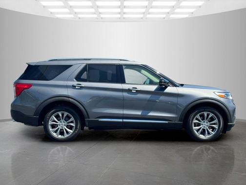 Gray Metallic 2022 Ford Explorer Limited