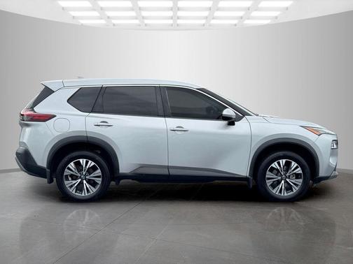 Brilliant Silver Metallic 2022 Nissan Rogue SV