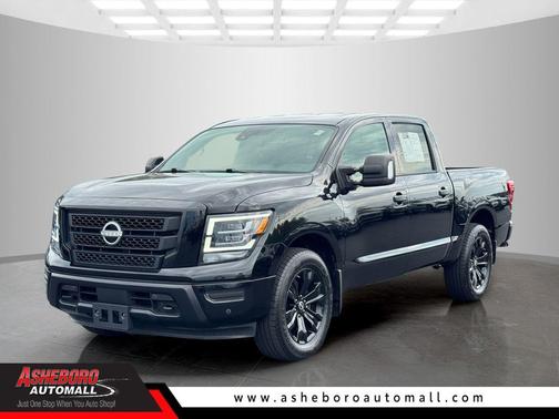 Super Black 2023 Nissan Titan SV
