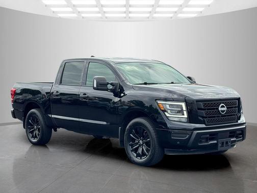 Super Black 2023 Nissan Titan SV