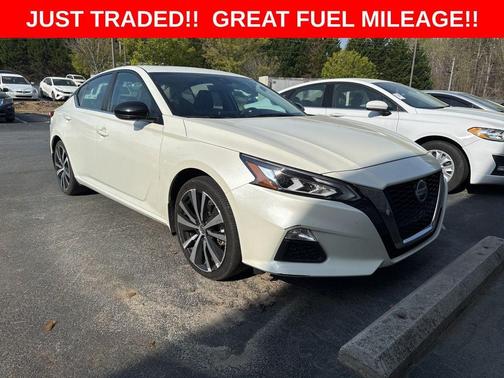 White 2021 Nissan Altima 2.5 SR
