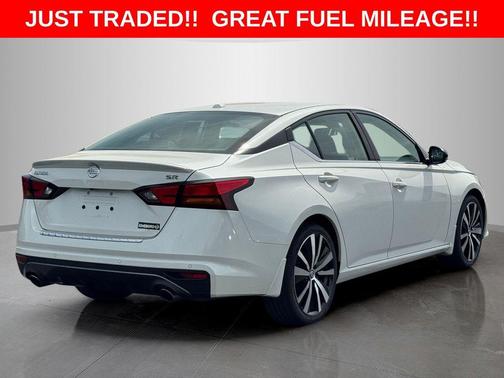 White 2021 Nissan Altima 2.5 SR