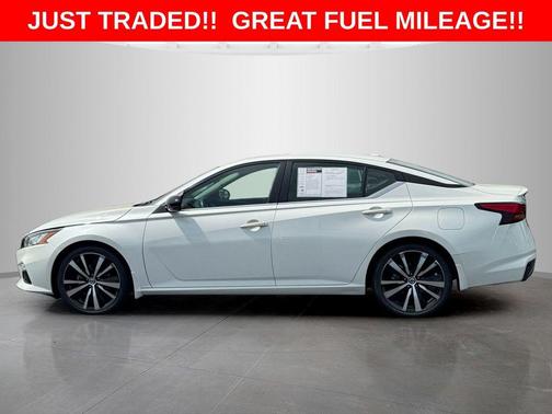 White 2021 Nissan Altima 2.5 SR