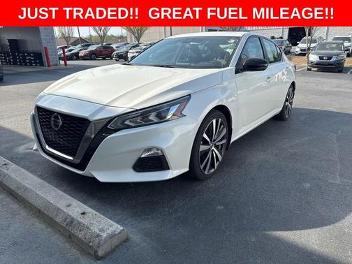 White 2021 Nissan Altima 2.5 SR