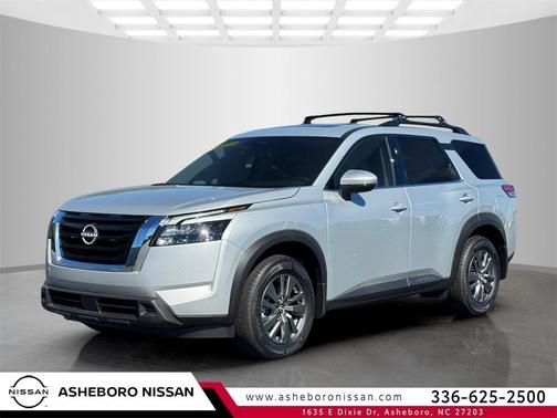 2025 Nissan Pathfinder SV
