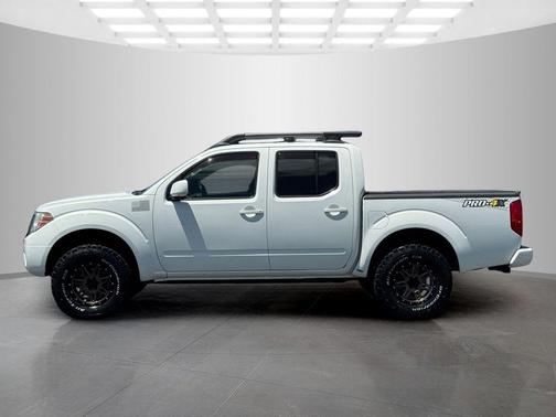 Glacier White 2017 Nissan Frontier PRO-4X