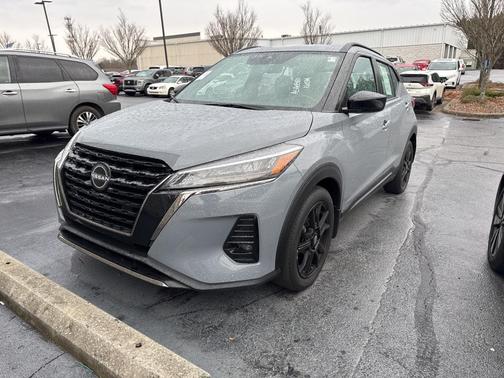 2022 Nissan Kicks SR