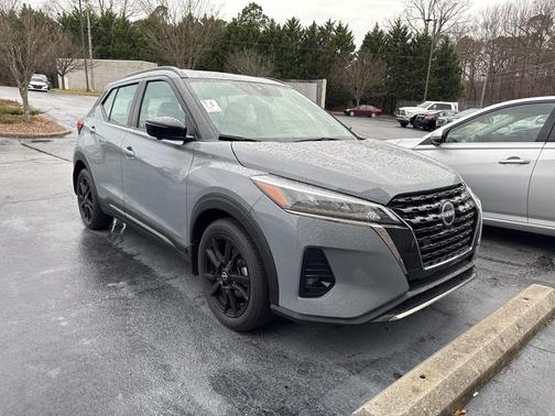 2022 Nissan Kicks SR