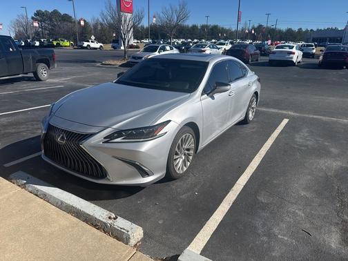 2021 Lexus ES 300h Ultra Luxury