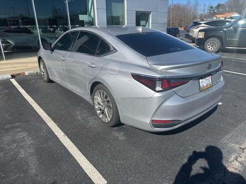 2021 Lexus ES 300h Ultra Luxury