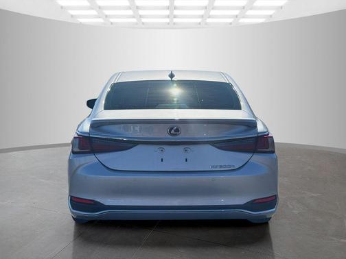 2021 Lexus ES 300h Ultra Luxury