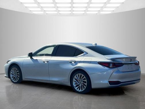 2021 Lexus ES 300h Ultra Luxury
