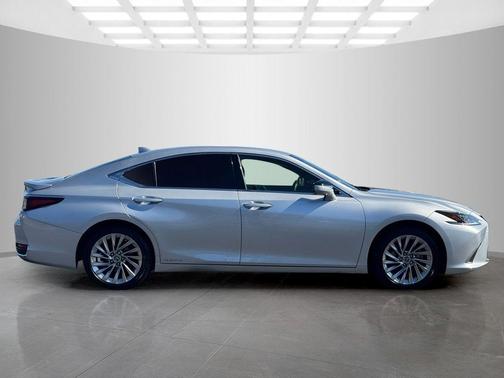 2021 Lexus ES 300h Ultra Luxury