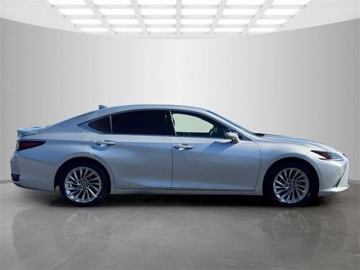2021 Lexus ES 300h Ultra Luxury