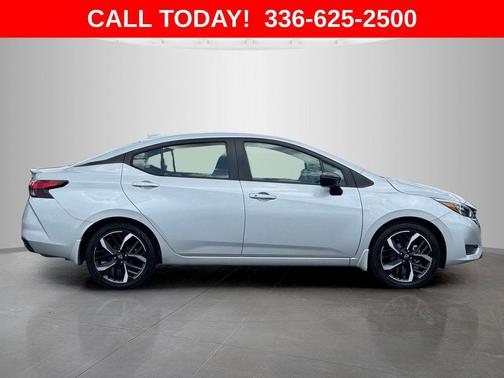 Brilliant Silver Metallic 2024 Nissan Versa 1.6 SR