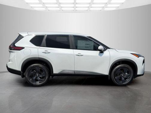 Pearl 2026 Nissan Rogue SV