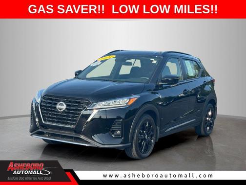 Super Black 2024 Nissan Kicks SR