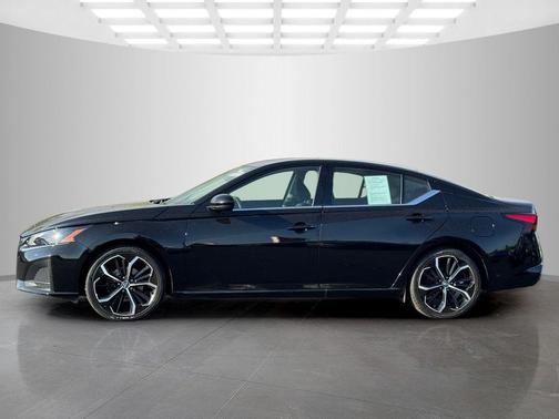 Black 2025 Nissan Altima SR