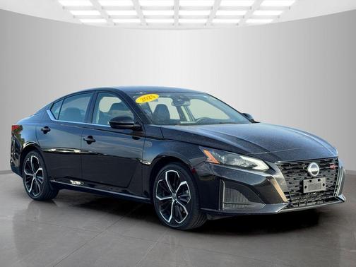 Black 2025 Nissan Altima SR