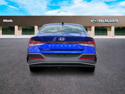 2025 Hyundai ELANTRA SE