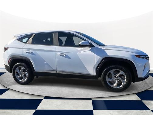 2022 Hyundai TUCSON SE