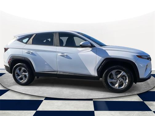 2022 Hyundai TUCSON SE
