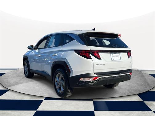 2022 Hyundai TUCSON SE