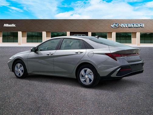 2025 Hyundai ELANTRA SE
