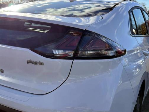 2021 Hyundai IONIQ Plug-In Hybrid SEL