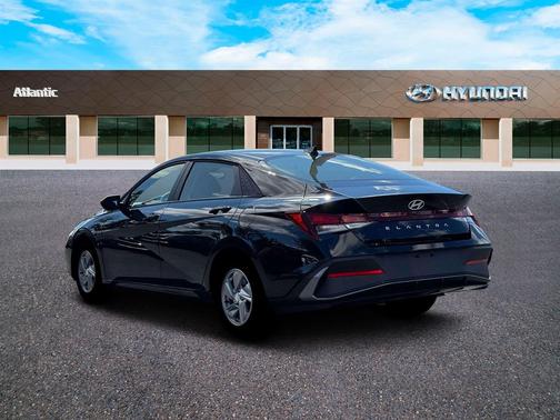 Abyss Black 2026 Hyundai ELANTRA SE