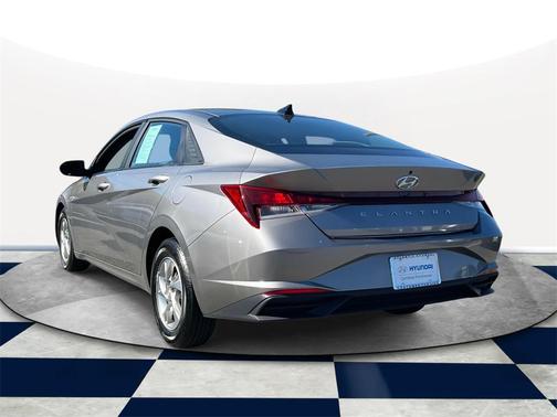 2023 Hyundai ELANTRA SE